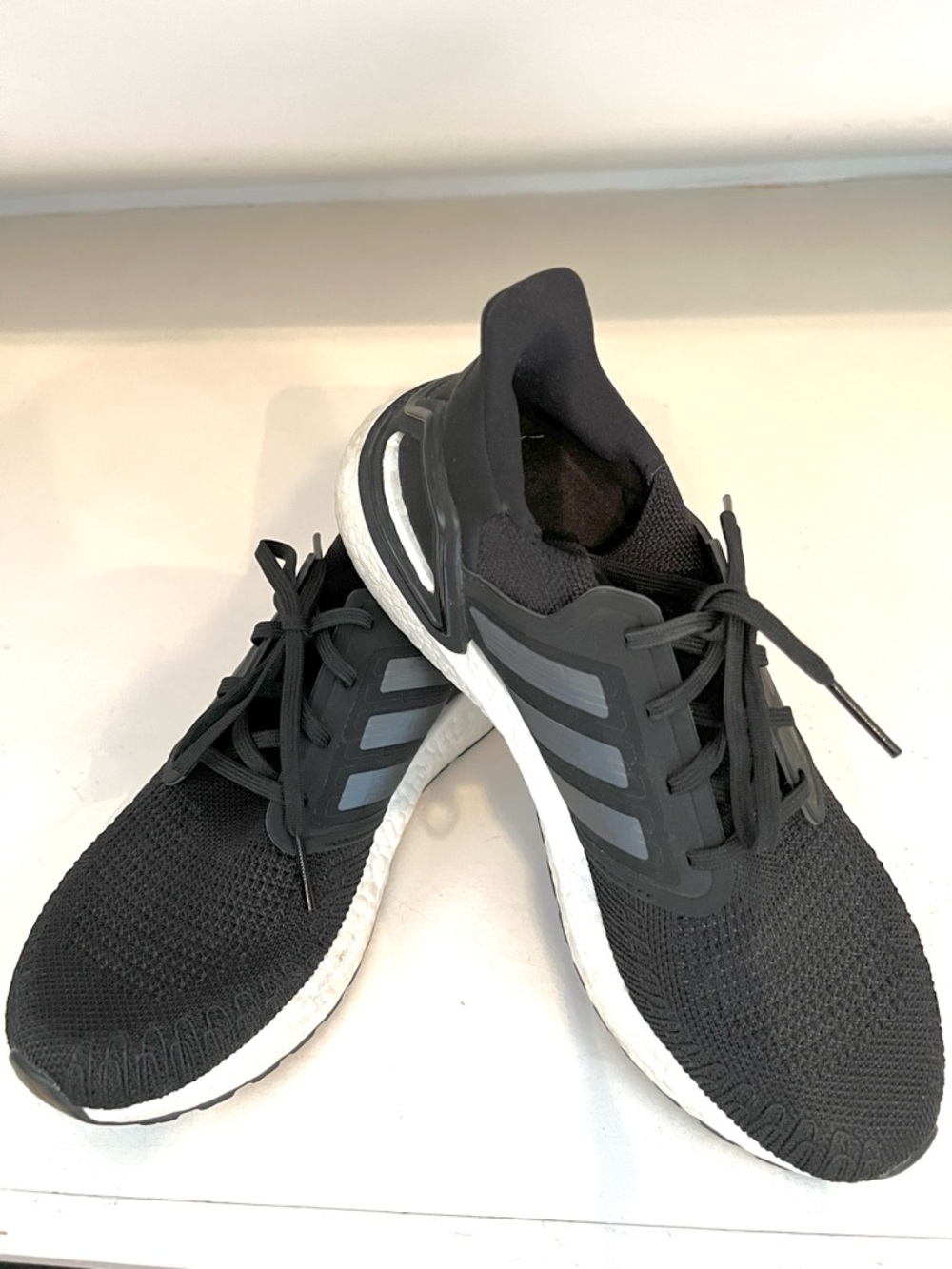 Adidas Men’s Athletic Shoes with Breathable Mesh Beautiful Condition Size 10